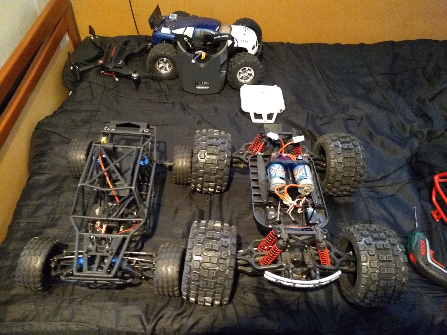 Emaxx 3906 based long range explorer 